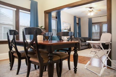 Benson's Cozy 3-BR Retreat with BBQ Grill House in Omaha