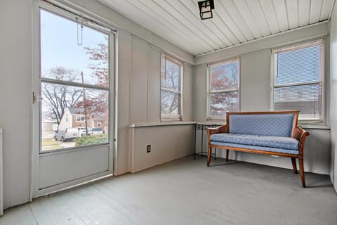 Benson's Cozy 3-BR Retreat with BBQ Grill House in Omaha