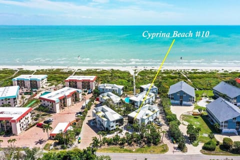 Property building, Nearby landmark, Day, Neighbourhood, Natural landscape, Bird's eye view, Beach, Location