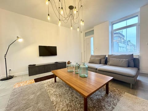 TheLittleHouse - Maison- Jardin Bed and Breakfast in Calais