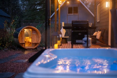 Rainier Spa Cabin 7 Minutes to Park Cabin in Washington