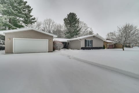 3 Mi to Dtwn Alpena Family Home with Yard! House in Alpena