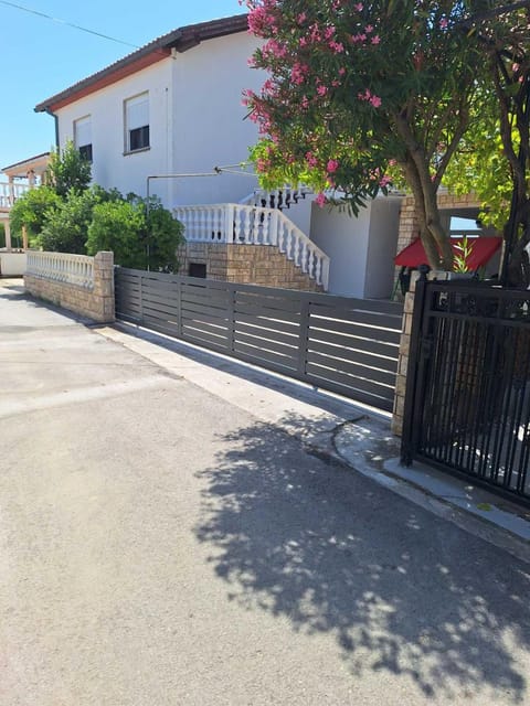 Property building, Day