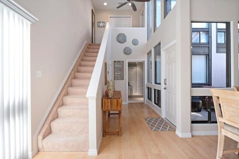 Gorgeous Lido Key condo - 6 minute walk to beach House in Lido Key