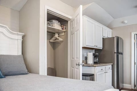 Old Dauphin Way Historic Home - Unit 1 Apartment in Mobile