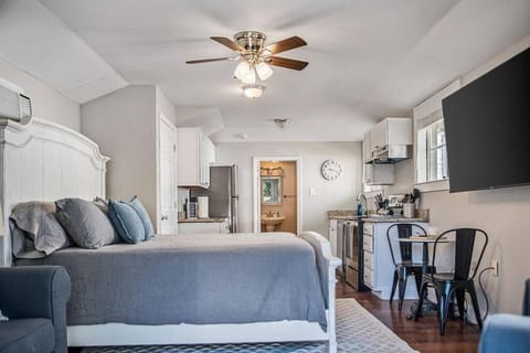 Old Dauphin Way Historic Home - Unit 1 Apartment in Mobile