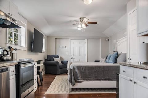 Old Dauphin Way Historic Home - Unit 1 Apartment in Mobile