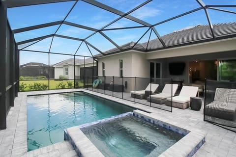 Day, Seating area, Swimming pool, sunbed