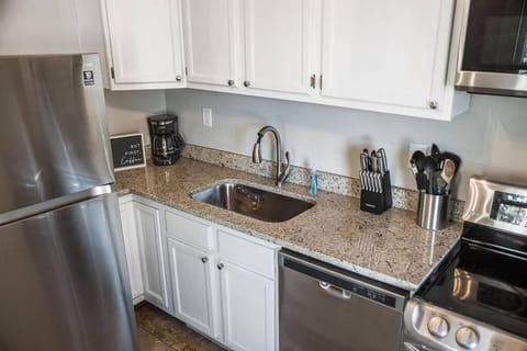 Old Dauphin Way Historic Home - Unit 2 Apartment in Mobile