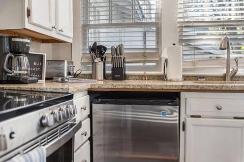 Old Dauphin Way Historic Home - Unit 4 Apartment in Mobile