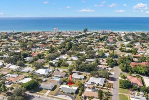 Property building, Day, Neighbourhood, Natural landscape, Bird's eye view, Beach, Location