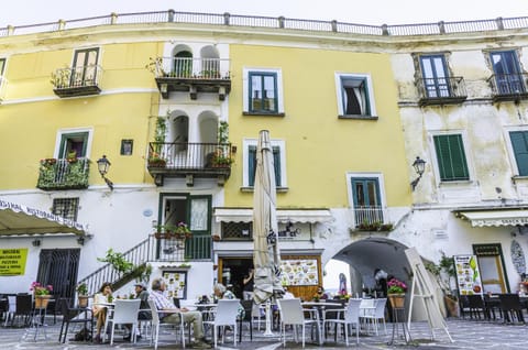 Facade/entrance