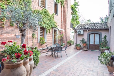 Facade/entrance, Garden, Balcony/Terrace, Decorative detail, On site