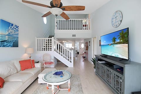 TV and multimedia, Living room, Seating area, Evening entertainment, air conditioner