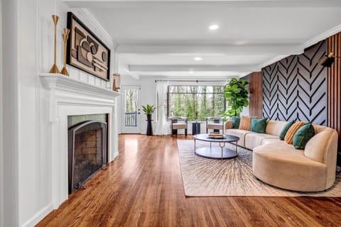 Mid-Century Bungalow in the Heart of Buckhead! House in Buckhead