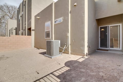 3 Mi to Downtown WFH-Friendly ABQ Townhome! House in Albuquerque