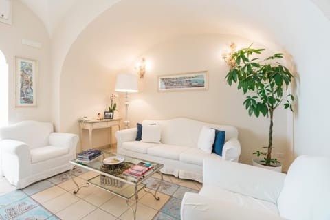 Communal lounge/ TV room, Facade/entrance, Living room