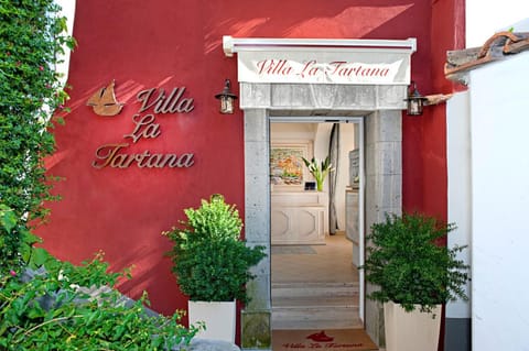 Facade/entrance, Facade/entrance