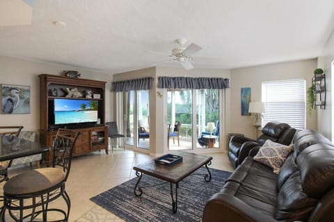 TV and multimedia, Living room, Seating area, Evening entertainment