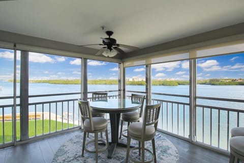 Patio, Day, View (from property/room), Balcony/Terrace, Seating area, Dining area