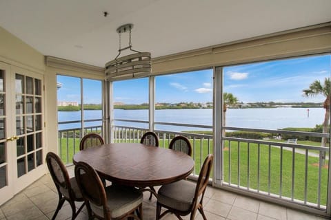 Patio, Natural landscape, View (from property/room), Balcony/Terrace