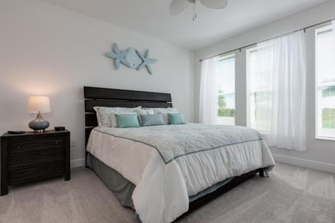 Stunning waterfront 3 BR condo with amazing views - A Wave from it all House in Bradenton