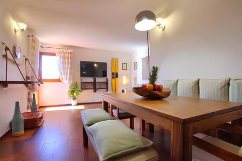 TV and multimedia, Living room, Seating area, Dining area, Evening entertainment