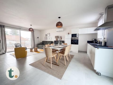 TV and multimedia, Kitchen or kitchenette, Living room, Seating area, Dining area, dishwasher, oven, stove