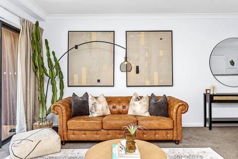 Living room, Decorative detail, Seating area