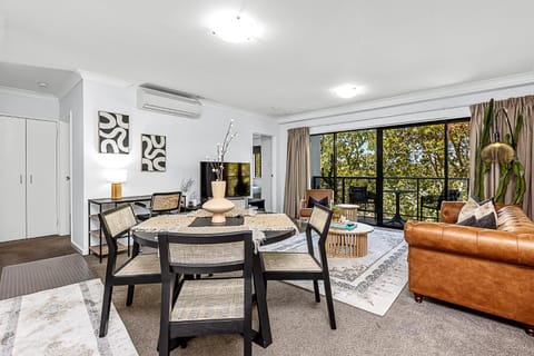 TV and multimedia, Living room, Dining area