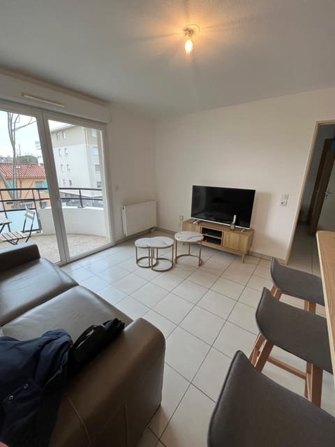 Communal lounge/ TV room, TV and multimedia, Living room
