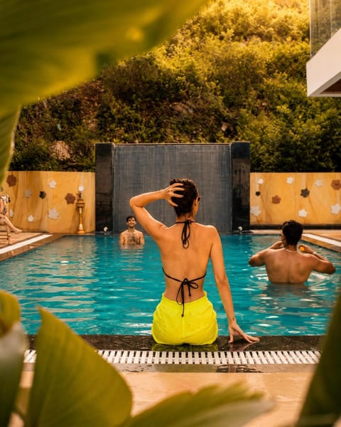Day, People, Natural landscape, Guests, Pool view, Swimming pool, group of guests