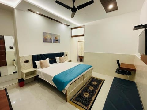 Bed, TV and multimedia, Photo of the whole room, Bedroom, air conditioner
