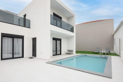 Property building, Swimming pool, Swimming pool