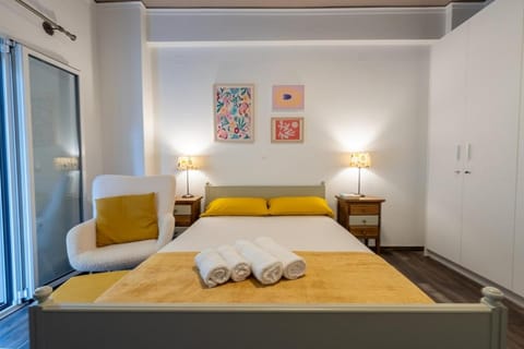 Bed, Photo of the whole room, Bedroom, towels