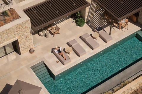 Property building, Day, View (from property/room), Balcony/Terrace, Pool view, Swimming pool, sunbed