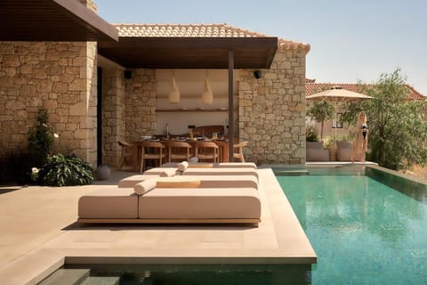 Property building, Day, Pool view, Swimming pool, sunbed