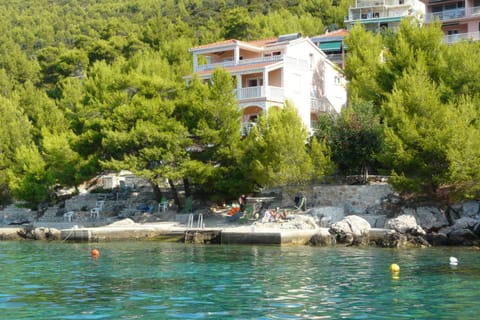 Apartment 3609-5 for 3 Pers in Karbuni Apartment in Dubrovnik-Neretva County