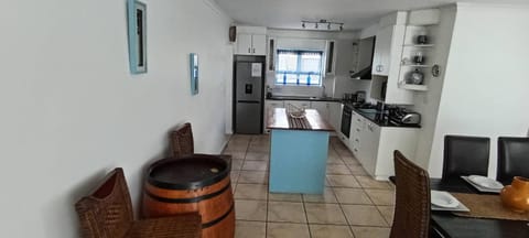 Relax in Style at La Kruger Blue, Langebaans Premier Holiday Home House in Western Cape