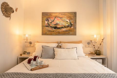 Photo of the whole room, Bedroom