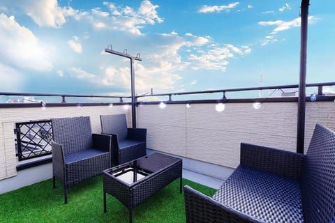 View (from property/room), Balcony/Terrace, Seating area