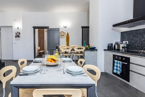 Kitchen or kitchenette, Living room, Dining area