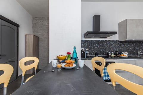 Kitchen or kitchenette, kitchen