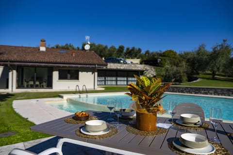 Property building, Day, Garden, Coffee/tea facilities, Garden view, Pool view, Swimming pool, sunbed