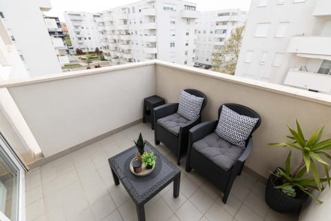 Musulin apartment with balcony and garage Apartment in Zadar