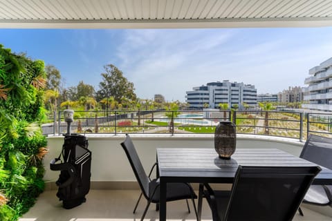 Patio, Day, View (from property/room), Balcony/Terrace, Dining area