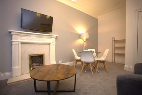 Renovated West End Flat in Glasgow Apartment in Glasgow