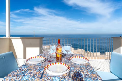 Balcony/Terrace, Dining area