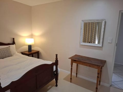 OosiesRus - Charming Langebaan Villa with Garden View House in Western Cape