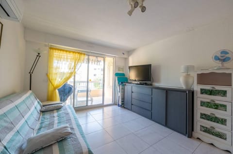 Superbe T3 Clim / Piscine / commerces et plages. Apartment in Le Lavandou